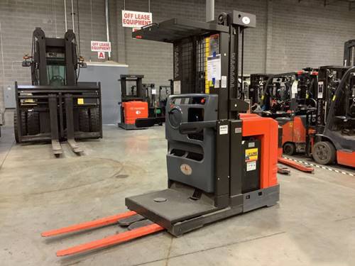 For Rent 3000 lbs - 210" lift -  Electric - Indoor Warehouse
