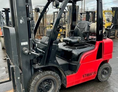 For Rent 5000 lbs - 187" lift - Gas/Propane - Indoor/Outdoor Pneumatic Tires