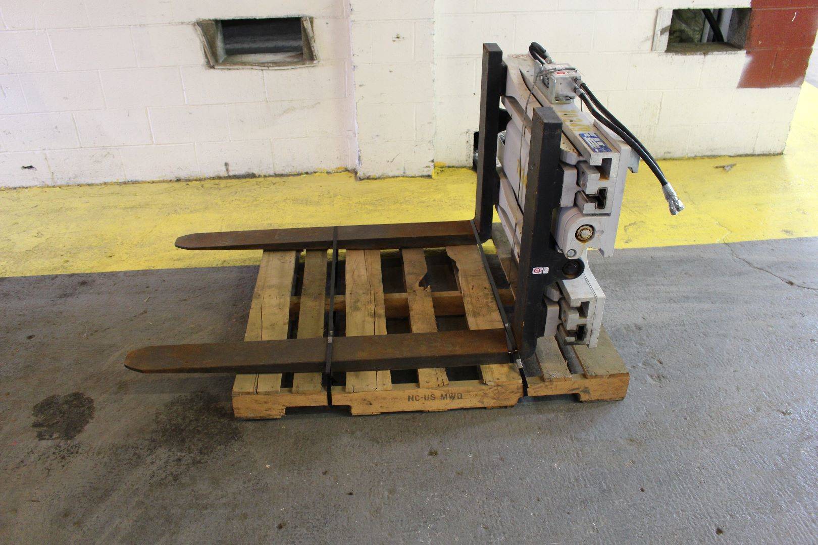 2016 Cascade 70DFPS274 Fork Positioners