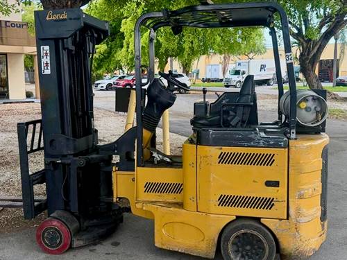 For Rent 4000 lbs - 250" lift - Gas/Propane - Indoor Warehouse