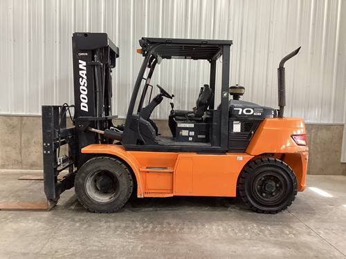 For Rent 15500 lbs - 118" lift -  Diesel - Indoor/Outdoor Pneumatic Tires