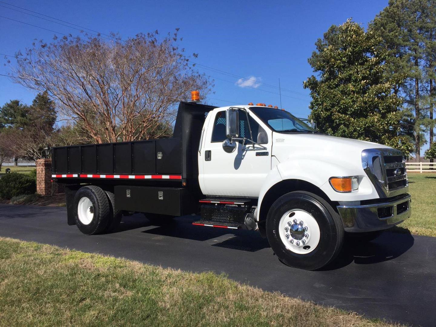2011 Diesel Ford F750 XL Trucks and Trailers