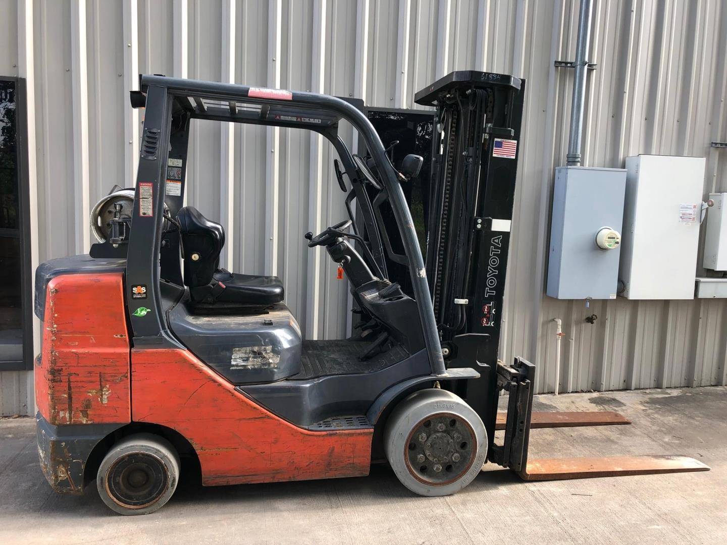 2015 LP Gas Toyota 8FGCU32 Cushion Tire 4 Wheel Sit Down (Indoor Warehouse)