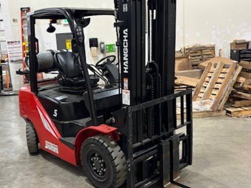 For Rent 5000 lbs - 185" lift - Gas/Propane - Indoor/Outdoor Pneumatic Tires