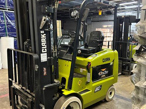 For Rent 5000 lbs - 259" lift -  Electric - Indoor Warehouse