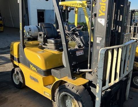 For Rent 6000 lbs - 181" lift - Gas/Propane - Indoor/Outdoor Pneumatic Tires