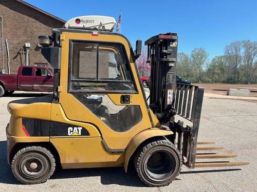 For Rent 6000 lbs - 130" lift -  Diesel - Indoor/Outdoor Pneumatic Tires
