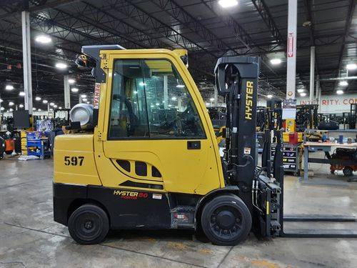 For Rent 8000 lbs - 174" lift - Gas/Propane - Indoor Warehouse