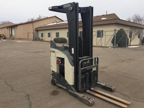 For Rent 4000 lbs - 210" lift -  Electric - Indoor Warehouse