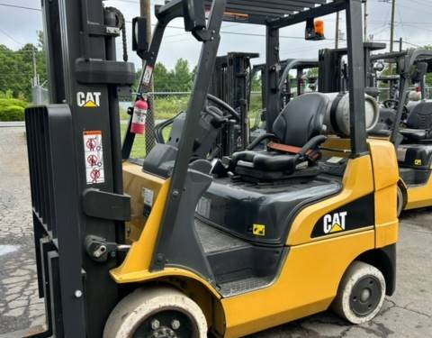 For Rent 5000 lbs - 187" lift - Gas/Propane - Indoor Warehouse