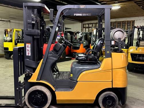 For Rent 5000 lbs - 187" lift - Gas/Propane - Indoor Warehouse