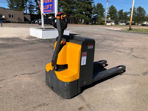 For Rent 4400 lbs - 6" lift -  Electric - Indoor Warehouse