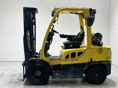 For Rent 7000 lbs - 181" lift - Gas/Propane - Indoor/Outdoor Pneumatic Tires
