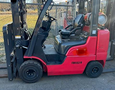 For Rent 5000 lbs - 187" lift - Gas/Propane - Indoor/Outdoor Pneumatic Tires