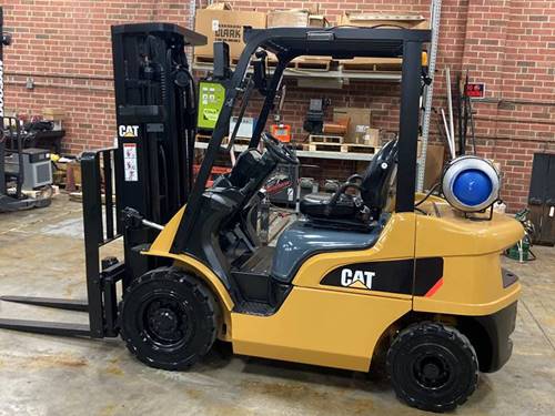 For Rent 5000 lbs - 188" lift - Gas/Propane - Indoor/Outdoor Pneumatic Tires