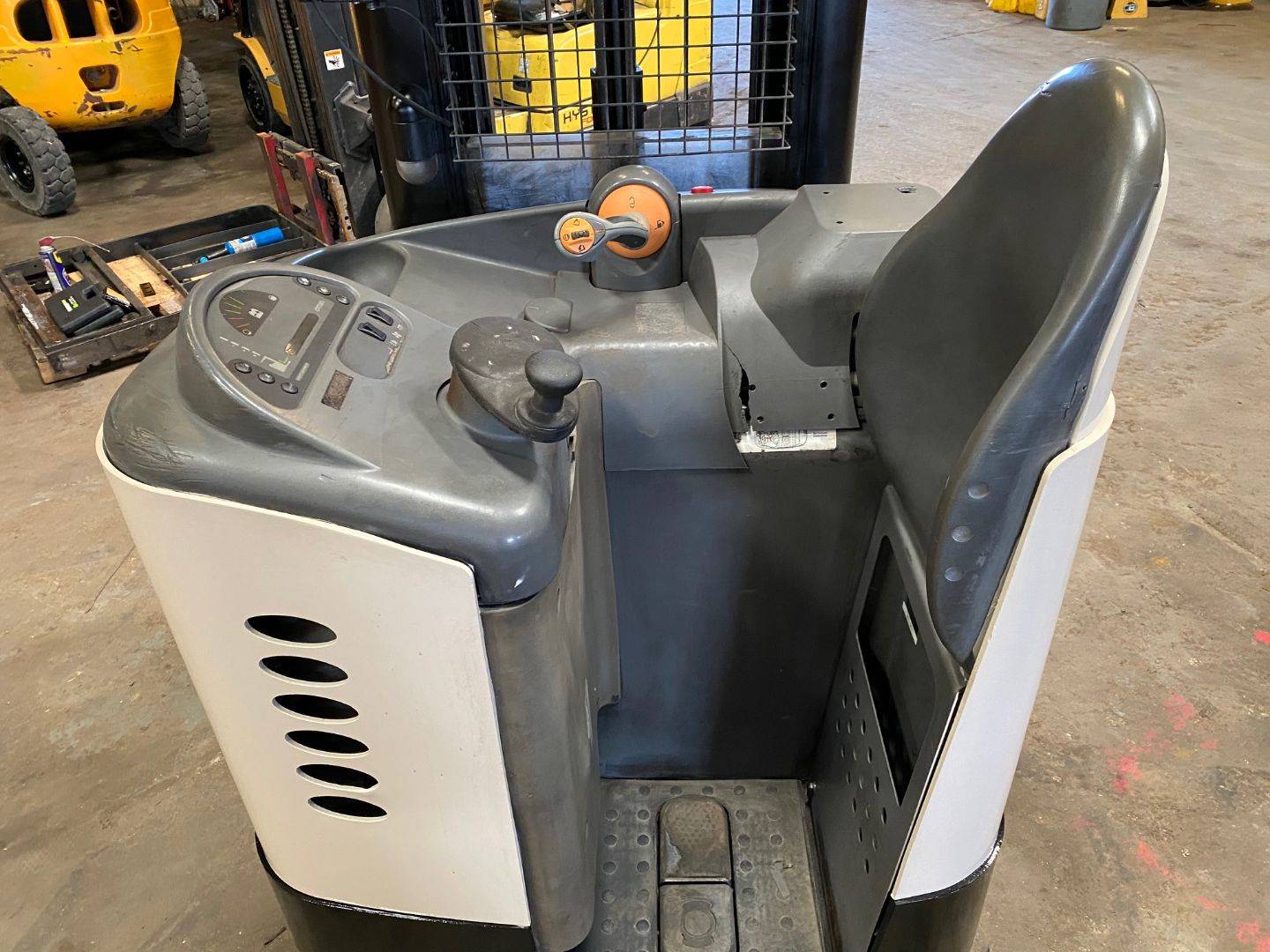 1999 Electric Crown RR5020-35 Electric Narrow Aisle Single Reach