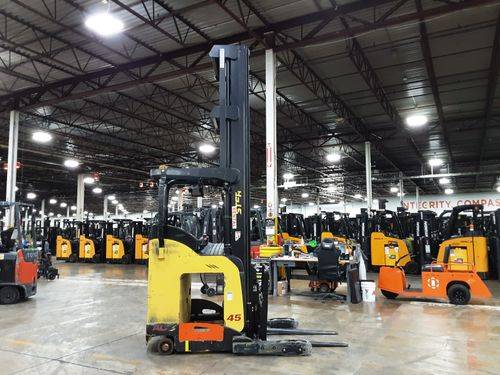 For Rent 4500 lbs - 368" lift -  Electric - Indoor Warehouse