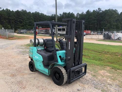 For Rent 5000 lbs - 189" lift - Gas/Propane - Indoor/Outdoor Pneumatic Tires