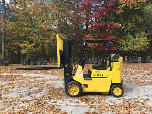 For Rent 8000 lbs - 220.5" lift - Gas/Propane - Indoor Warehouse