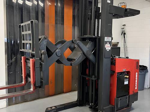 For Rent 4500 lbs - 321" lift -  Electric - Indoor Warehouse