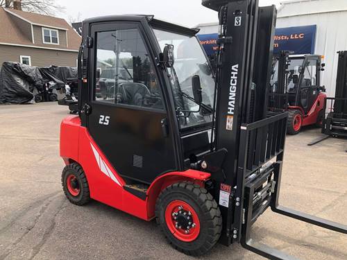 For Rent 5000 lbs - 185" lift - Gas/Propane - Indoor/Outdoor Pneumatic Tires