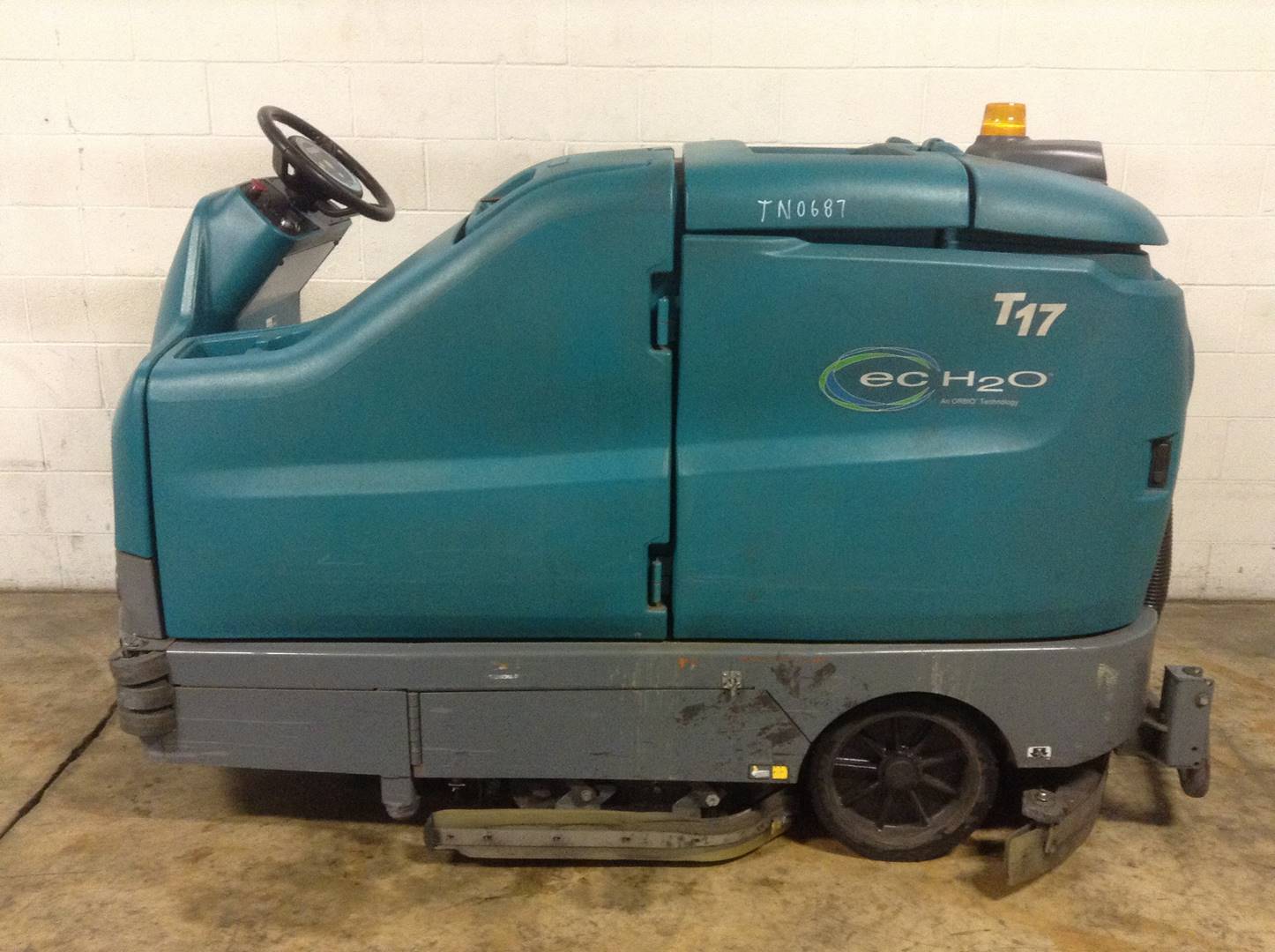 tennant t17 scrubber
