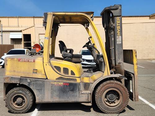 For Rent 10000 lbs - 133" lift - Gas/Propane - Indoor/Outdoor Pneumatic Tires