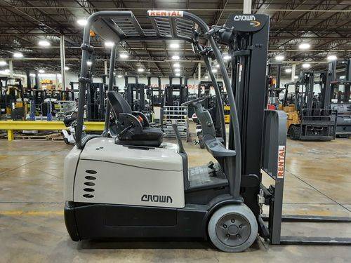 For Rent 4000 lbs - 190" lift -  Electric -  Electric 3 Wheel Sit Down