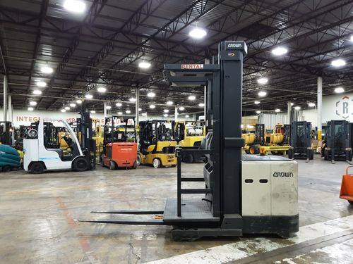 For Rent 3000 lbs - 240" lift -  Electric - Indoor Warehouse