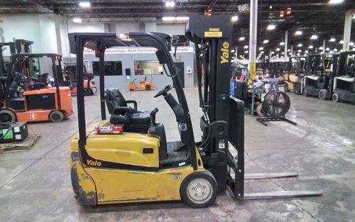 For Rent 4000 lbs - 259" lift -  Electric -  Electric 3 Wheel Sit Down