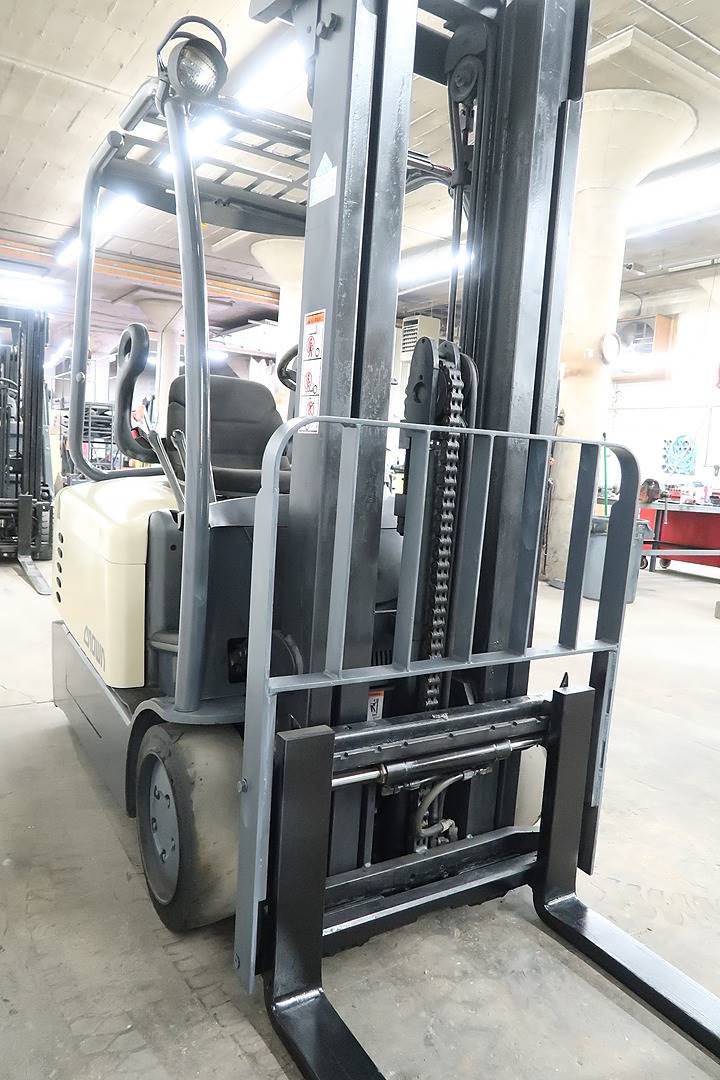 2003 Electric Crown SC4020-30 Electric 3 Wheel Sit Down