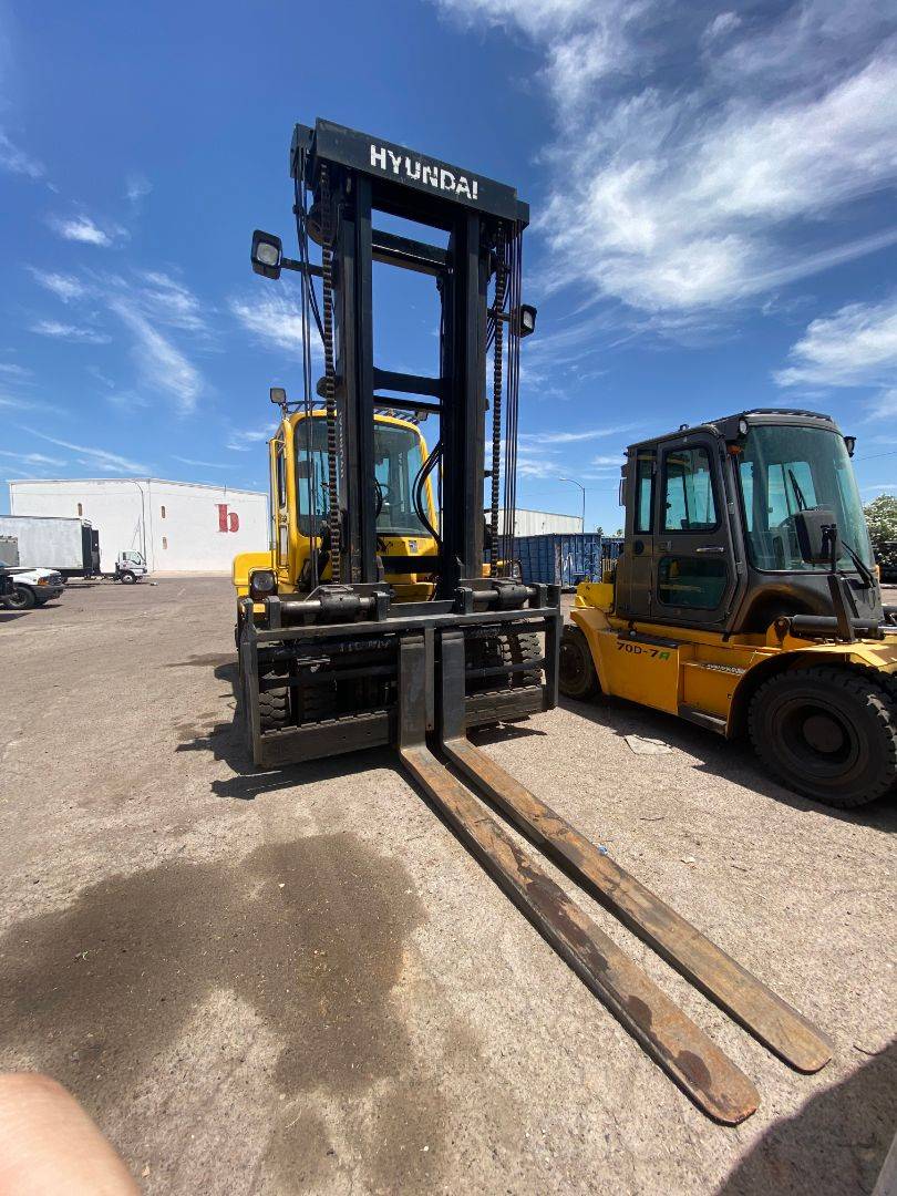 2011 Diesel Hyundai 110D-7E Pneumatic Tire 4 Wheel Sit Down