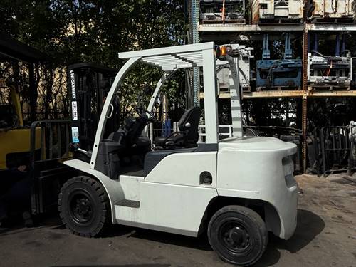 For Rent 10000 lbs - 187" lift - Gas/Propane - Indoor/Outdoor Pneumatic Tires