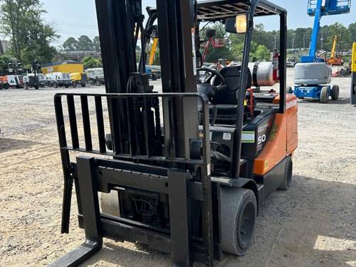 For Rent 10000 lbs - 185" lift - Gas/Propane - Indoor Warehouse