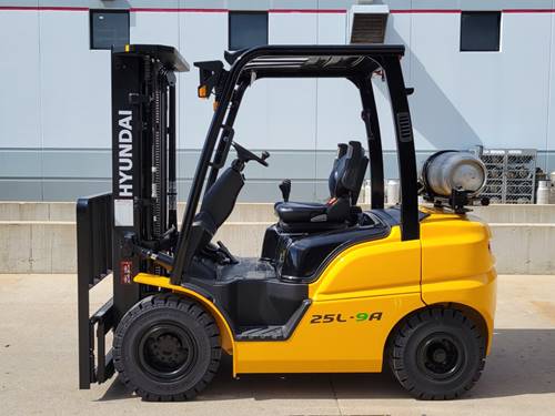 For Rent 5000 lbs - 185" lift - Gas/Propane - Indoor/Outdoor Pneumatic Tires