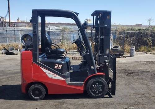 For Rent 6000 lbs - 185" lift - Gas/Propane - Indoor Warehouse
