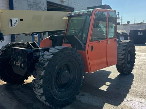 For Rent 9000 lbs - 43' lift -  Diesel