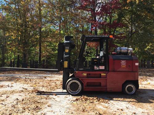 For Rent 30000 lbs - 151" lift - Gas/Propane - Indoor Warehouse