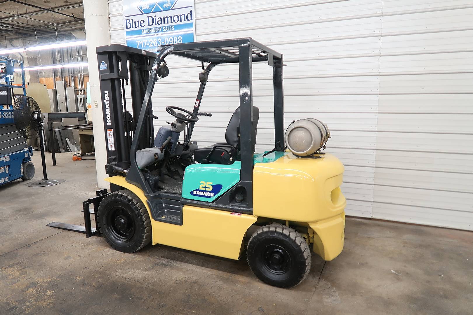 2000 Dual Fuel Komatsu FG25T12 Pneumatic Tire 4 Wheel Sit Down