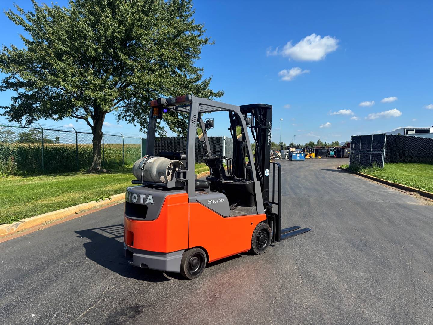 2016 UniCarriers MP1F2A25LV 5,000 lbs Pneumatic Tire Forklift