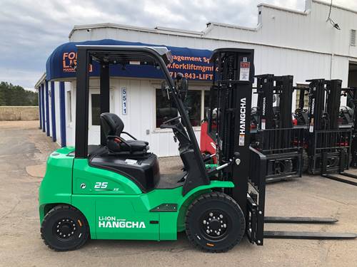 For Rent 5000 lbs - 185" lift -  Electric - Indoor/Outdoor Pneumatic Tires