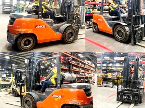 For Rent 10000 lbs - 199" lift - Gas/Propane - Indoor/Outdoor Pneumatic Tires