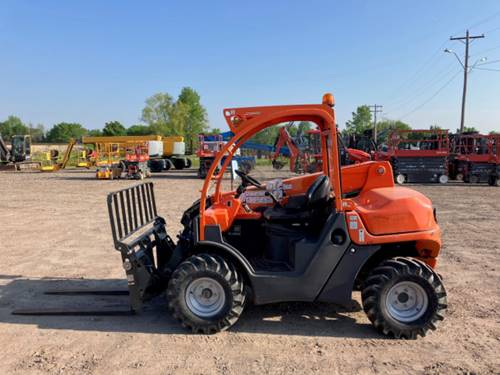 For Rent 3000 lbs - 13' lift -  Diesel