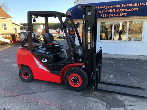 For Rent 5000 lbs - 185" lift - Gas/Propane - Indoor/Outdoor Pneumatic Tires